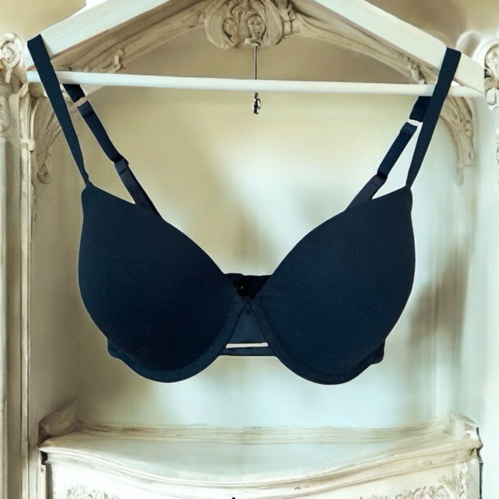 32DD Soma Intimates Black Bra Classic New With its Original Bag.